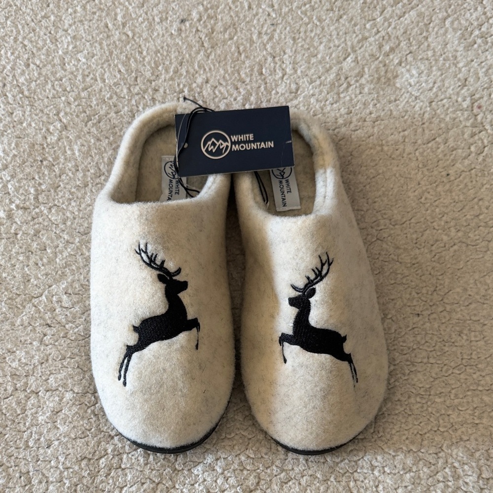 White Mountain Cream Slippers with Black Deer Motif Large 8-9
